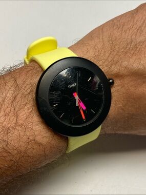 Timex vintage watch, Black Dial, yellow Strap, Pink-Orange Hands, new battery